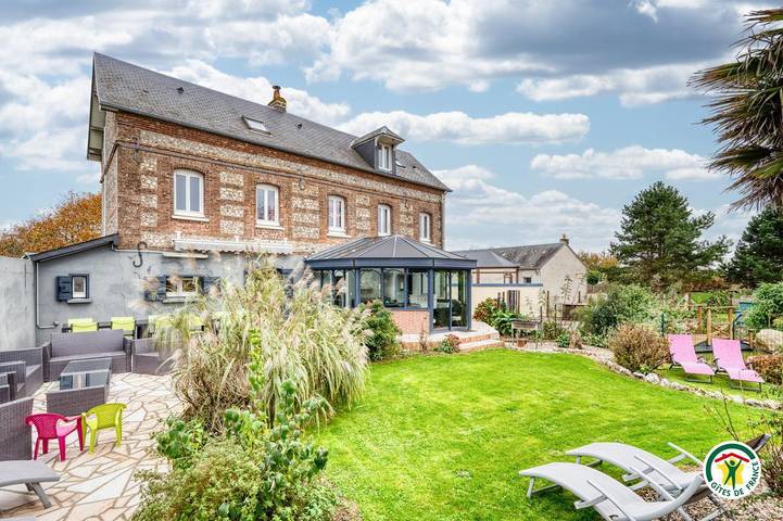 Gîte pour 6 personnes, avec Terrasse ainsi que Jardin et Vue dans Életot