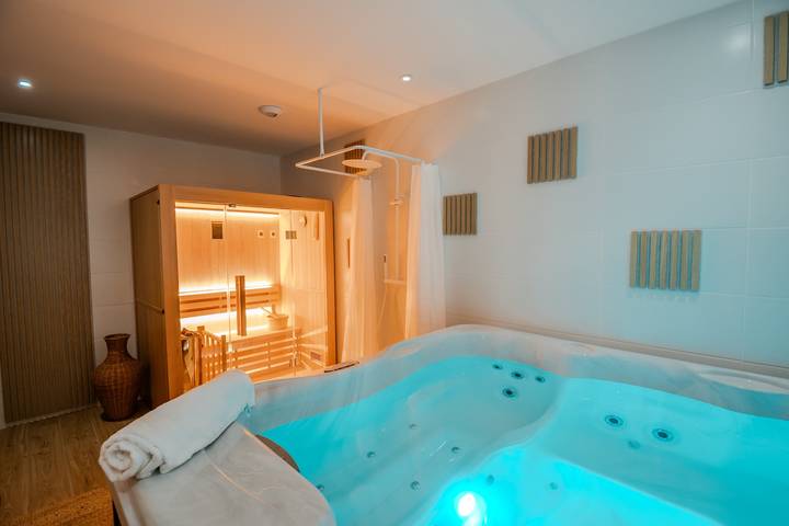 Ferienhaus für 6 Personen, mit Whirlpool und Garten sowie Sauna - 1