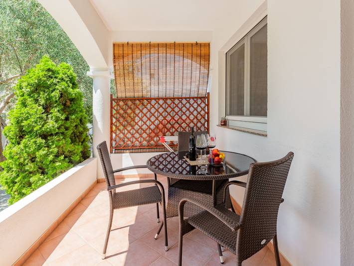 Ferienwohnung für 4 Personen, mit Terrasse und Garten in Sukosan - 2