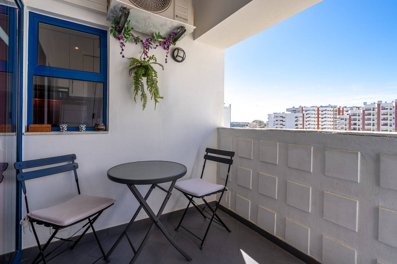 Apartamento inteiro, Apartamento 'Carpe Diem' com varanda, Wi-Fi e ar condicionado in Praia da Rocha, Portimão