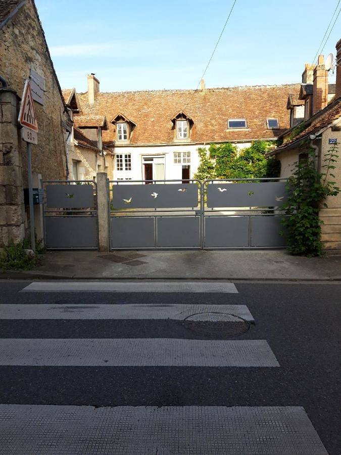 Maison de campagne pour 5 personnes, avec vue et jardin, animaux acceptés à Tournon-Saint-Martin