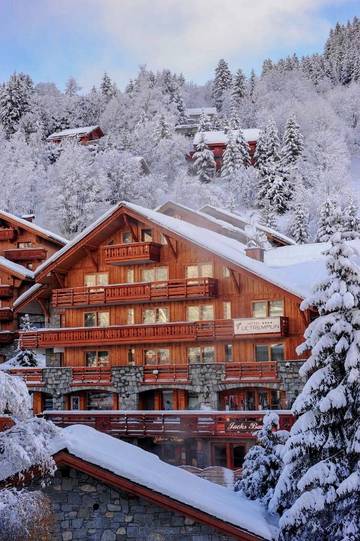 Hôtel pour 2 personnes, avec terrasse ainsi que vue et sauna, animaux acceptés dans Patinoire De Meribel