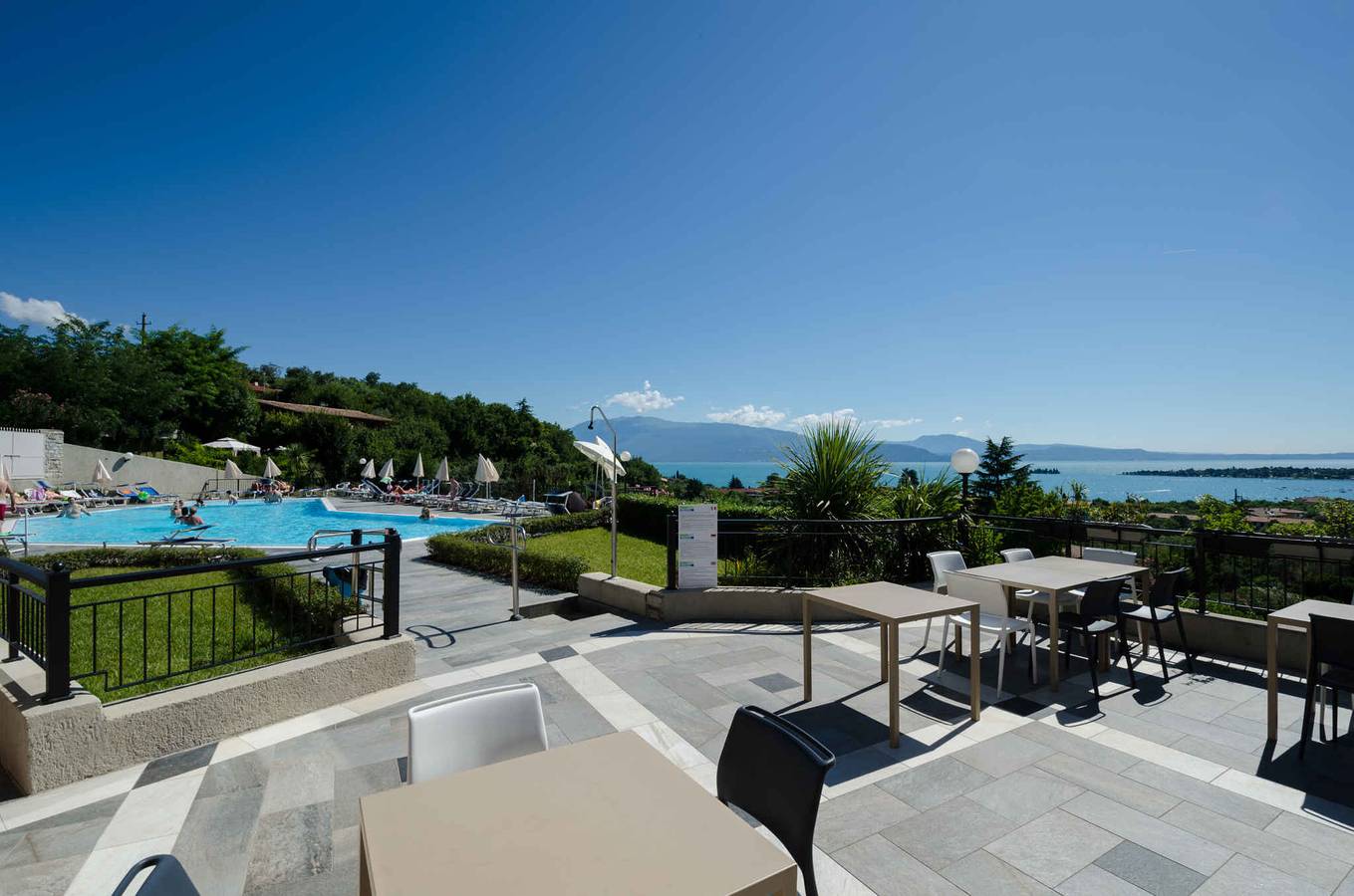 Ganze Ferienwohnung, Ferienwohnung mit Klimaanlage, Internet und Balkon mit Seeblick in Manerba del Garda, Gardasee-Berge