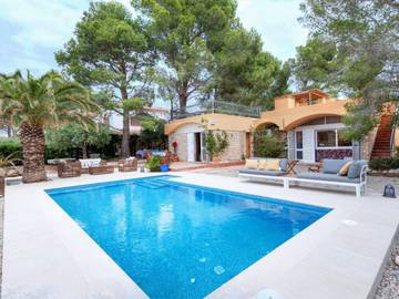 Villa pour 6 personnes, avec piscine et balcon à Calafat