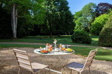 Hôtel pour 4 personnes, avec jardin ainsi que piscine et sauna, animaux acceptés à Varennes-Jarcy