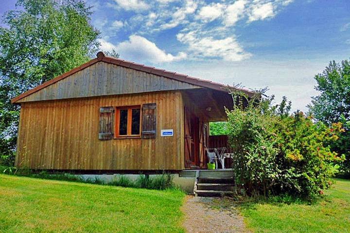 Maison de vacances pour 5 personnes, avec Terrasse et Jardin ainsi que Piscine et Vue à Junhac