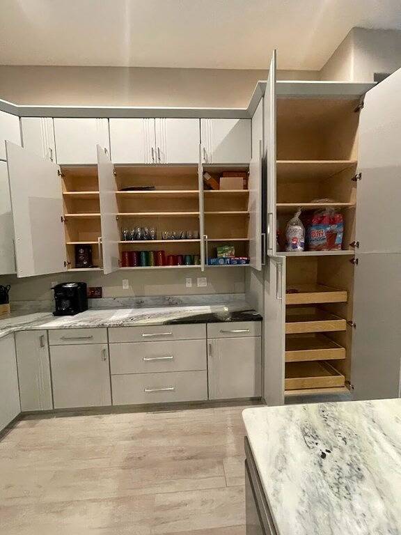 Modern House 4 Rooms with Fireplace in Largo, Pinellas County