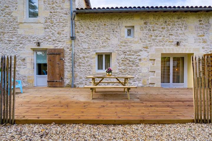 Location de vacances pour 4 personnes, avec vue et jardin à Tresses - 2