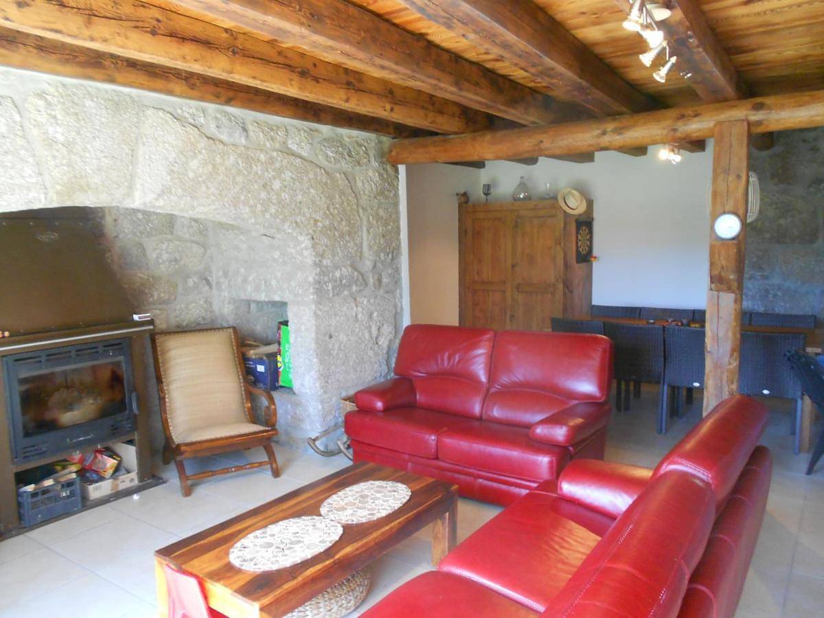 Gîte au calme pleine nature près d'un ruisseau in Rieutort-de-Randon, Région de Mende