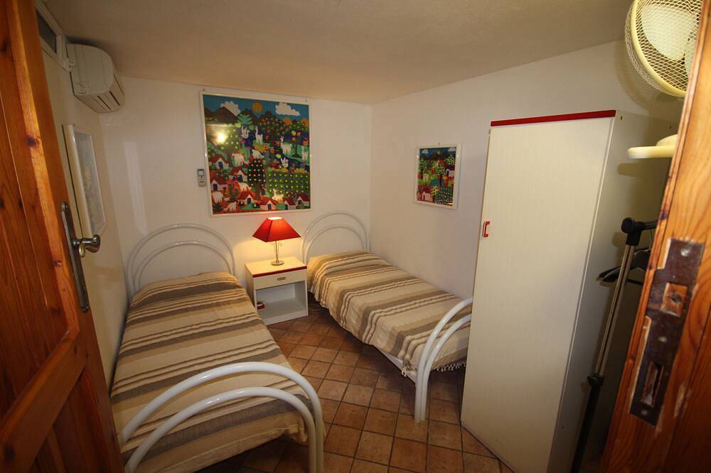 Große Villa mit Meerblick,strandnah,ruhig,Klima,Wifi,10 Pers. in Torre delle Stelle, Maracalagonis