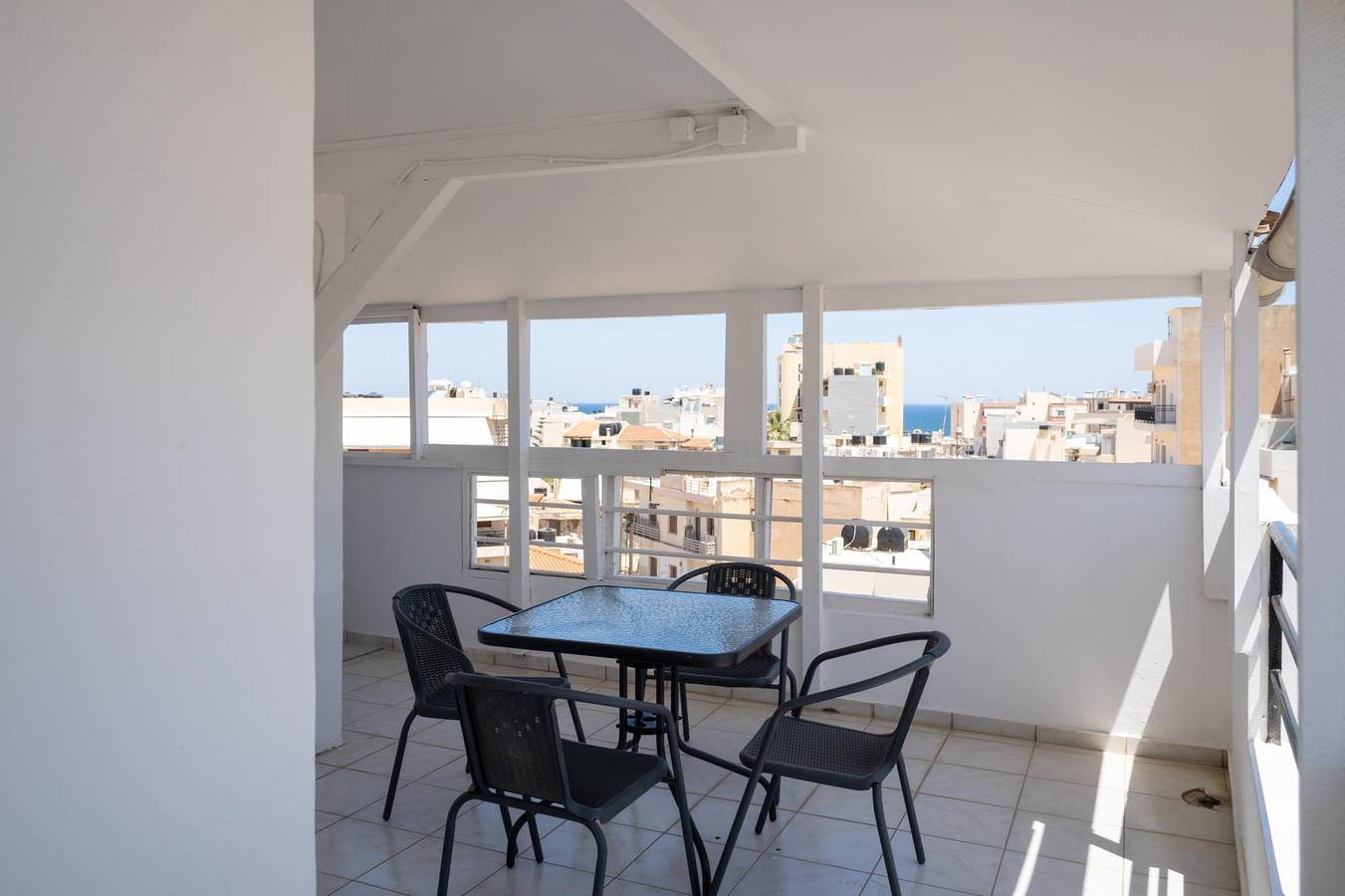 Ganze Wohnung, Ferienwohnung für 4 Personen mit Terrasse in Iraklio-Heraklion und Umgebung