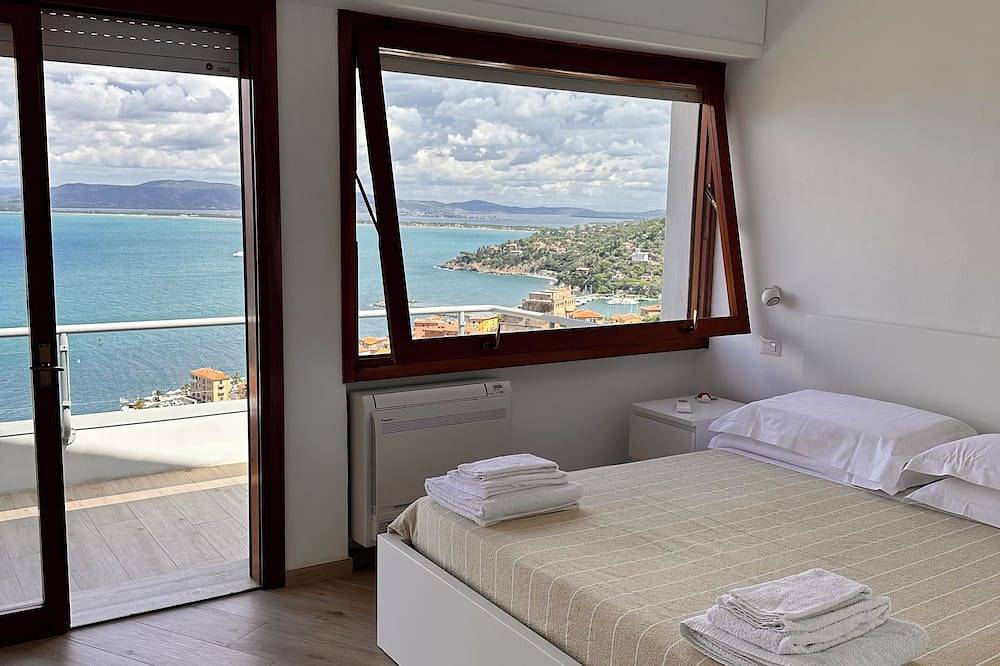 Entire apartment, Apartment with breathtaking view, elegant and quiet in Porto Santo Stefano, Grosseto Province