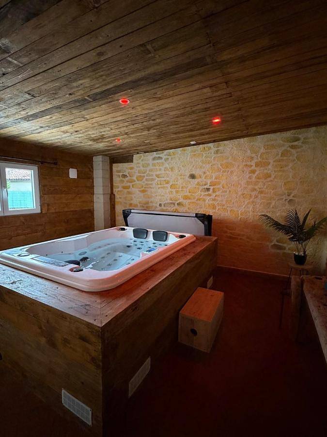 Location de vacances pour 2 personnes, avec jacuzzi à Saint-Pompain