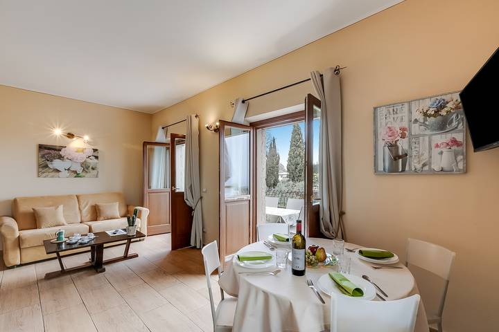 Gîte pour 4 personnes, avec balcon ainsi que piscine et vue sur le lac, adapté aux familles à Padenghe sul Garda - 3