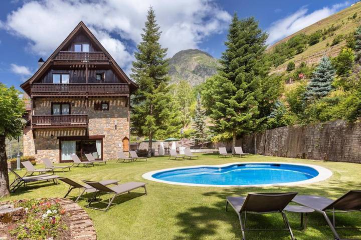 Hôtel pour 2 personnes, avec Jardin ainsi que Piscine et Vue