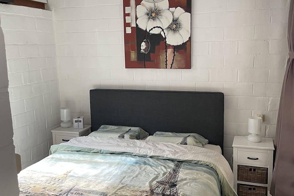 Gezellige Chalet met groot zonneterras in Domaine du Bonsoy Hastière bij Dinant in Hastière, Regio Namur