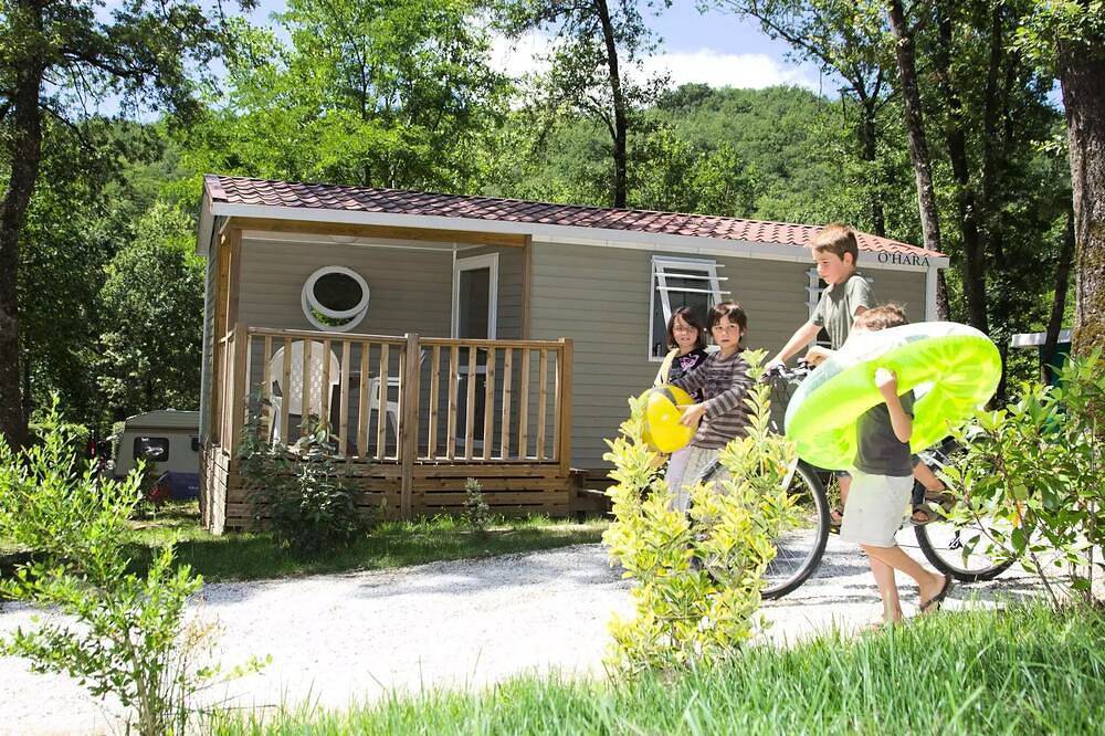 Camping pour 4 Personnes dans Serviès, Massif central