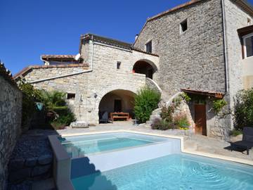 Gîte pour 5 personnes, avec piscine et jardin à Lanas