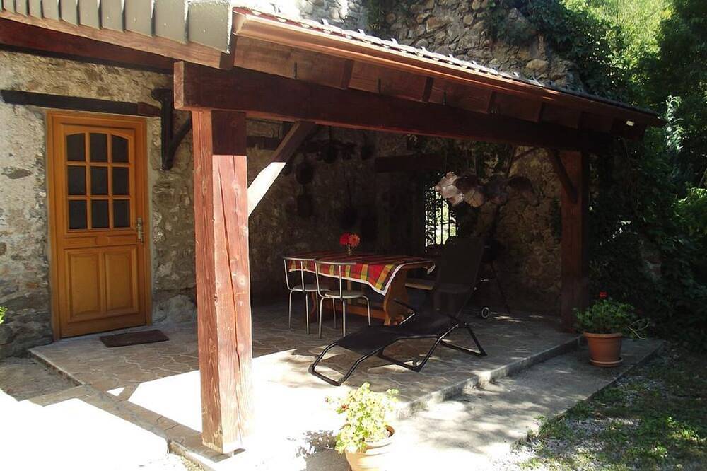 Gite 2 - Le Cairn : chambres d'hôtes in Château-Verdun (Ariège), Pyrénées