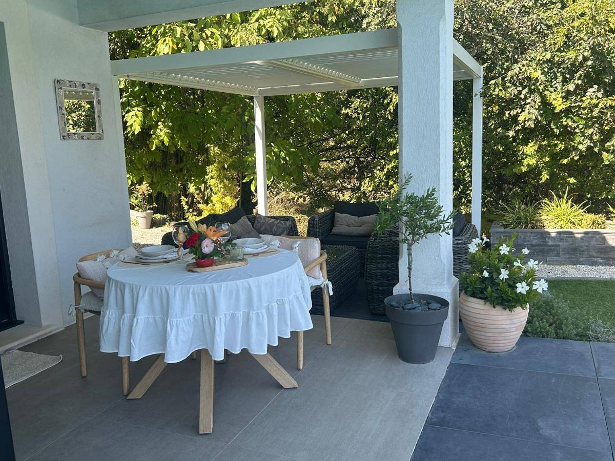 Appartement de vacances entier, Suite 20m2 Dans Villa Piscine Jacuzzi in Gattières, Côte méditerranéenne (France)