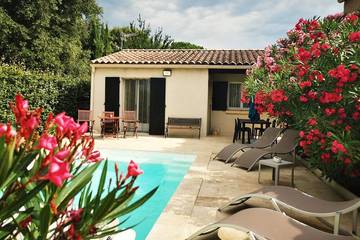 Gîte pour 4 personnes, avec jardin et terrasse, animaux acceptés à Grillon