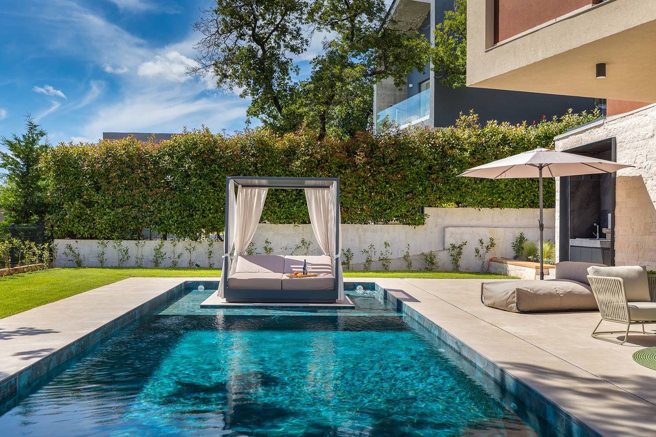Villa Mol - Eine atemberaubende moderne Villa mit großem privatem Pool, Whirlpool und Sauna, nur eine kurze Fahrt vom Meer entfernt in Baderna, Zentralistrien