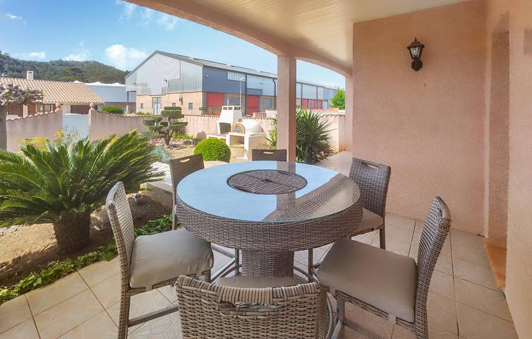 Location de vacances pour 6 personnes, avec jardin ainsi que piscine et terrasse, animaux acceptés à Cessenon-sur-Orb - 3