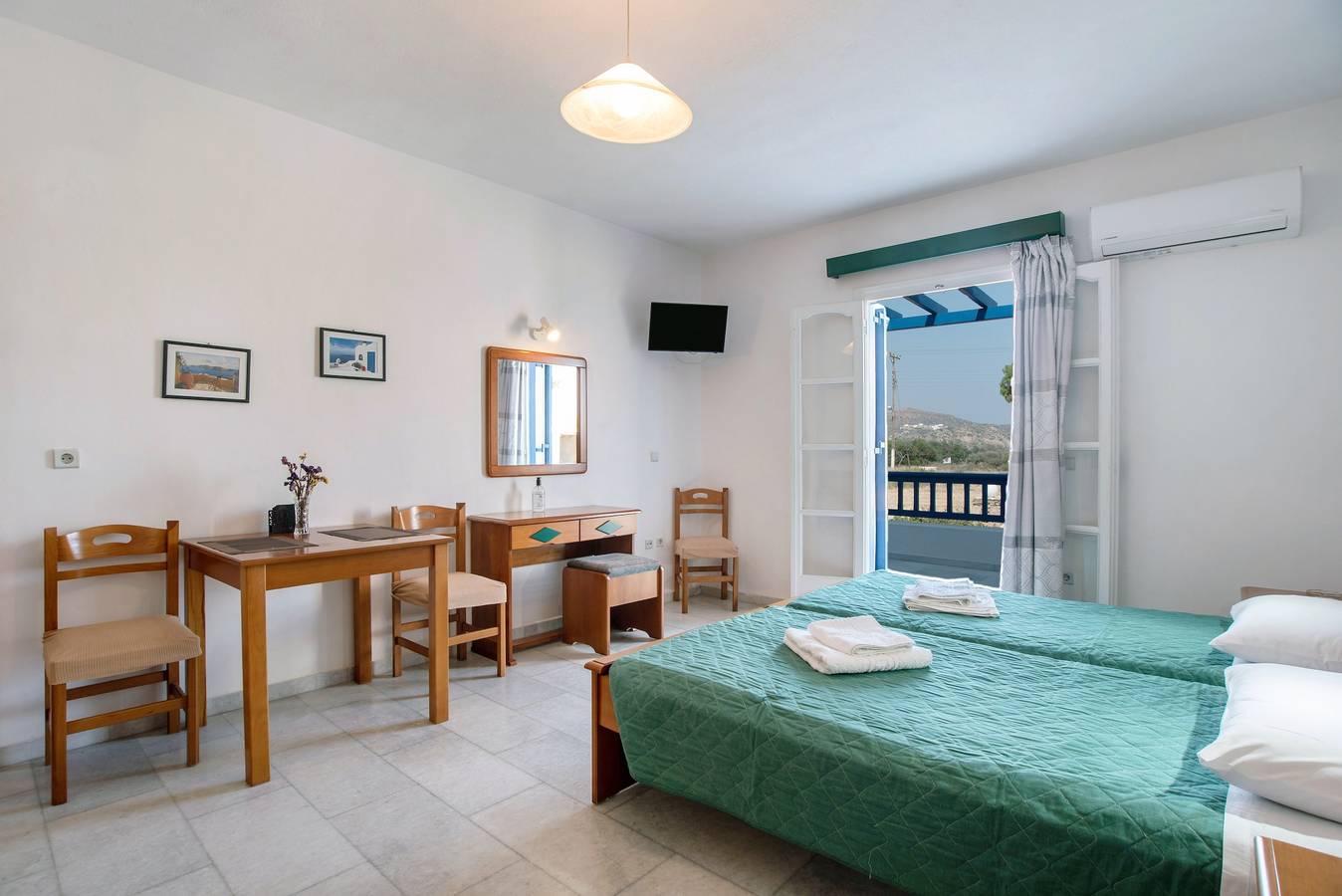 Entire studio, Studio Apartment '1' with Sea View, Wi-Fi and Air Conditioning in Cyclades