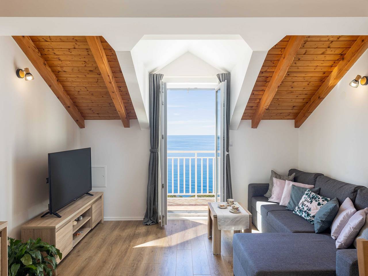 Cijeli apartman, Apartment M&K - Two Bedroom Apartment with Balcony and Sea View in Mlini, Dubrovačko-neretvanska županija
