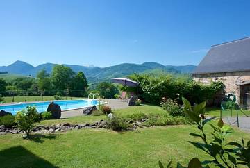 Cottage pour 2 personnes, avec piscine et jardin dans Béarn