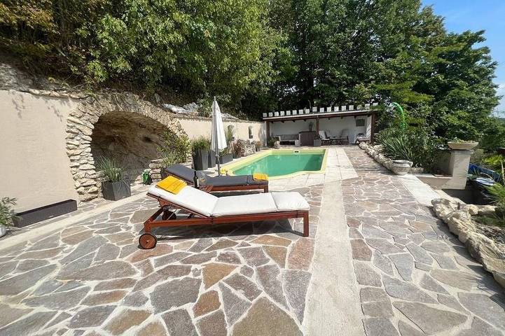 Ferienwohnung für 4 Personen, mit Balkon und Pool sowie Garten in Eisenstadt