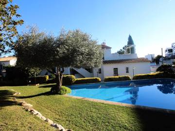 Gîte pour 4 personnes, avec jardin et piscine, animaux acceptés à Llançà