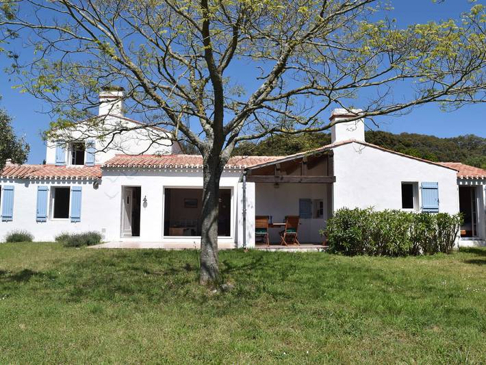 Location de vacances pour 10 personnes, avec terrasse et jardin dans Plage des Sableaux