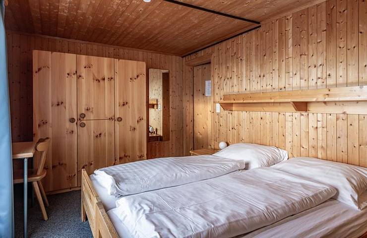 Berghaus Nagens - 1 Bett im Touristenlager inkl. Halbpension in Laax GR 2, Laax