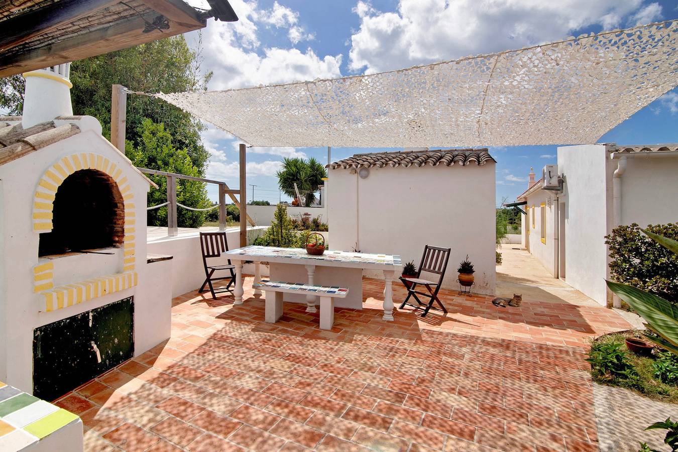 Apartamento inteiro, Apartamento 'Casa Do Livramento Avós' com Piscina Partilhada, Wi-Fi e Ar Condicionado in Luz de Tavira, Ria Formosa