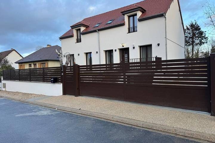 Location de vacances pour 10 personnes, avec terrasse et jardin à Les Molières