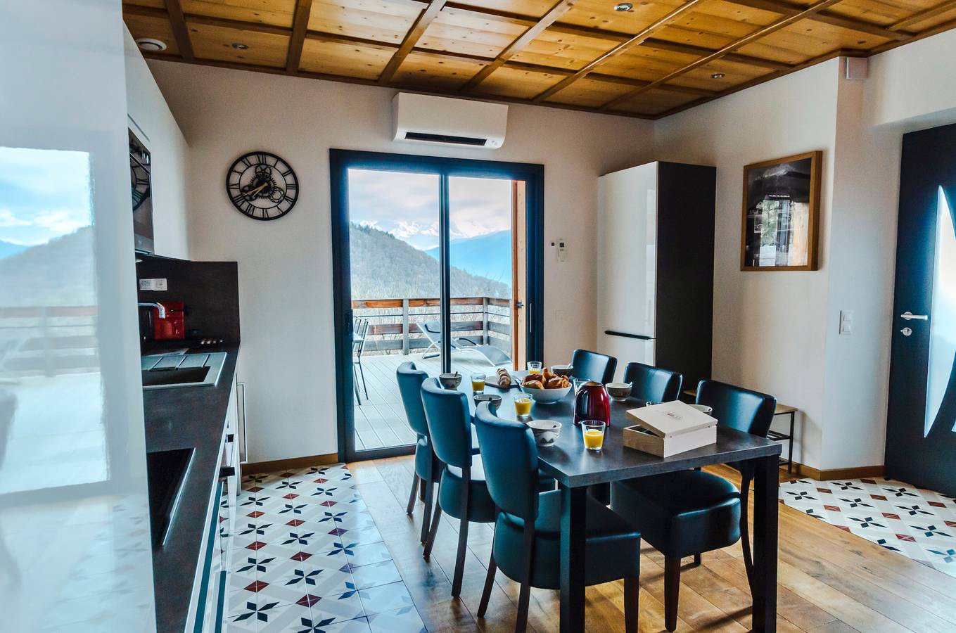 Chalet 'Au Pied De L'arcluse' avec vue sur la montagne, Wi-Fi et climatisation in Saint-Pierre-d'Albigny, Région de Chambéry