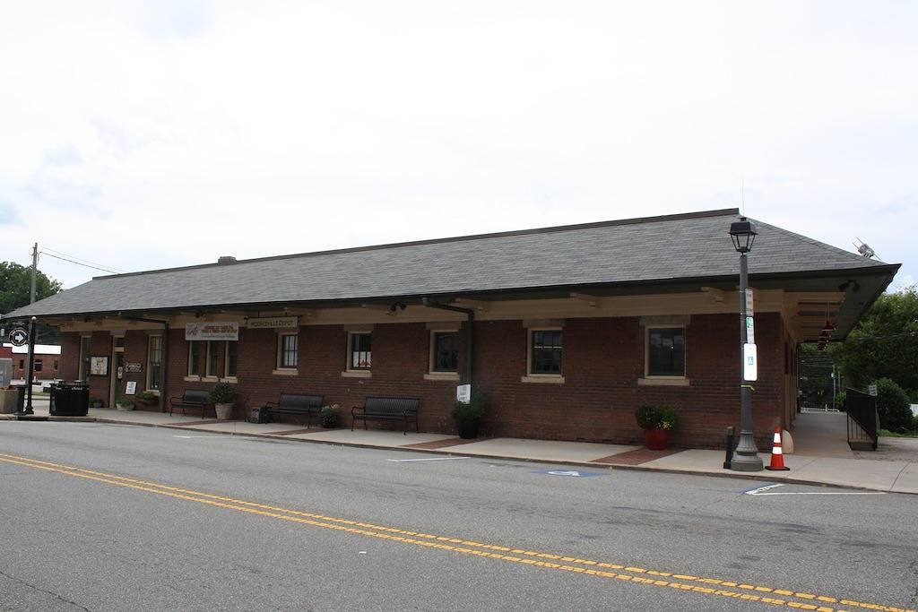 Neues Angebot - Komplett renoviertes Haus mit neuen Möbeln. in Mooresville, Lake Norman