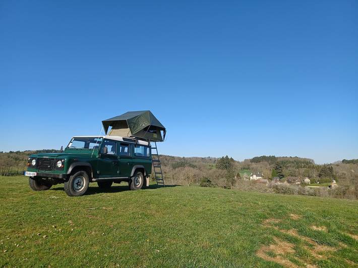 Camping in rooftent Landrover Defender in Goulles, Tulle region