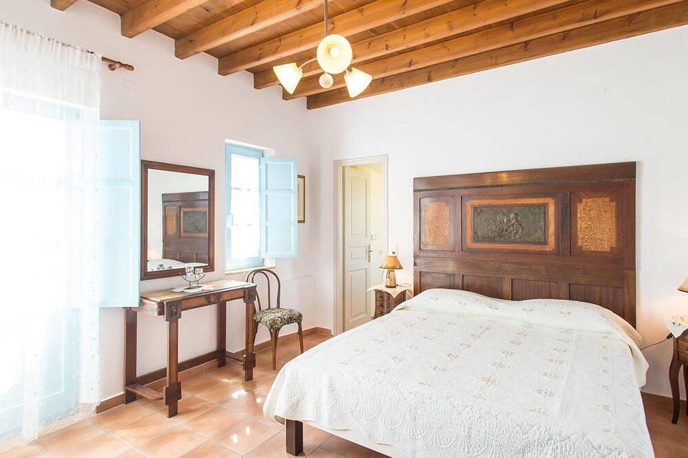 Entire apartment, First floor house with stunning sea and aulla Chora views. in Skala (Patmos), Dodecanese