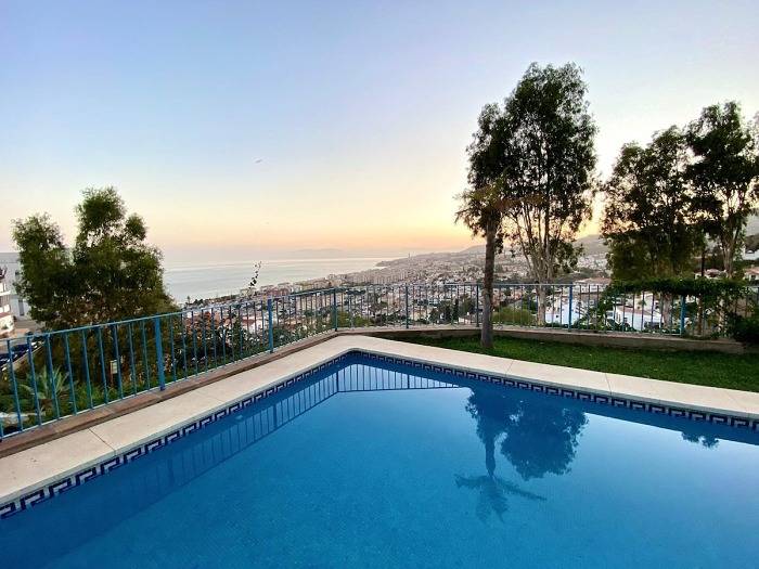 Ferienwohnung für 4 Personen, mit Meerblick und Balkon sowie Pool, kinderfreundlich in Rincón de la Victoria