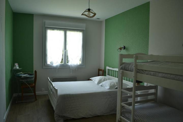 Location de vacances pour 5 personnes, avec terrasse ainsi que vue et jardin à Mouchamps - 2