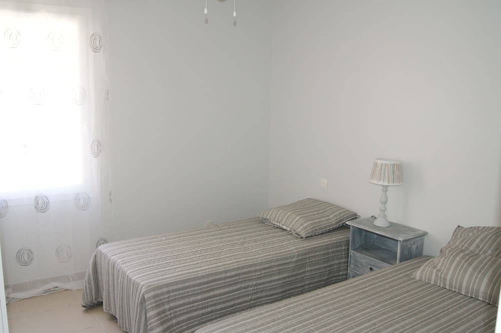 Character cottage situated in the old center of a village for 4 people in Montagnac, Côte d'Améthyste