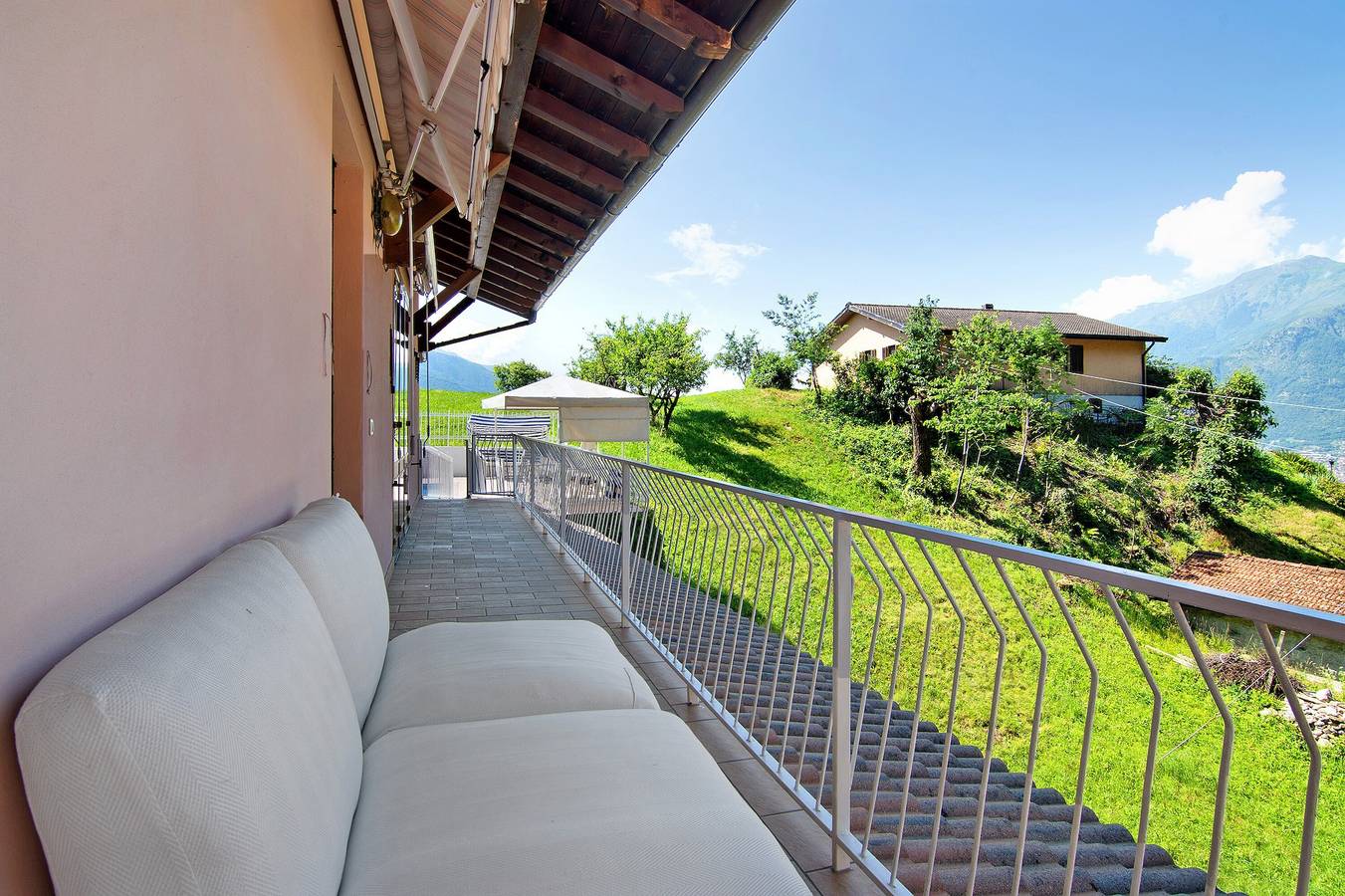 Ganze Wohnung, Ferienwohnung 'Villa Adele' mit Seeblick, privatem Pool und Wlan in Segna, Gravedona ed Uniti