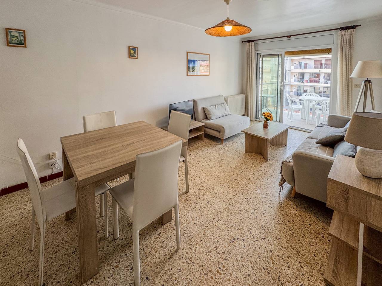 Appartement entier, Appartement de vacances pour 4 personnes avec balcon in Platja de Sant Margarida (Roses), Roses