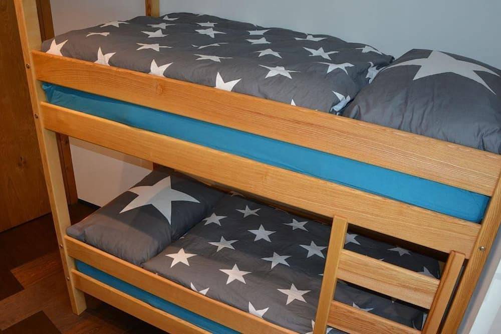 Ganze Wohnung, Ferien Falera, 3.5 Zimmer-Ferienwohnung für 4 Pers in Falera, Flims Laax Falera