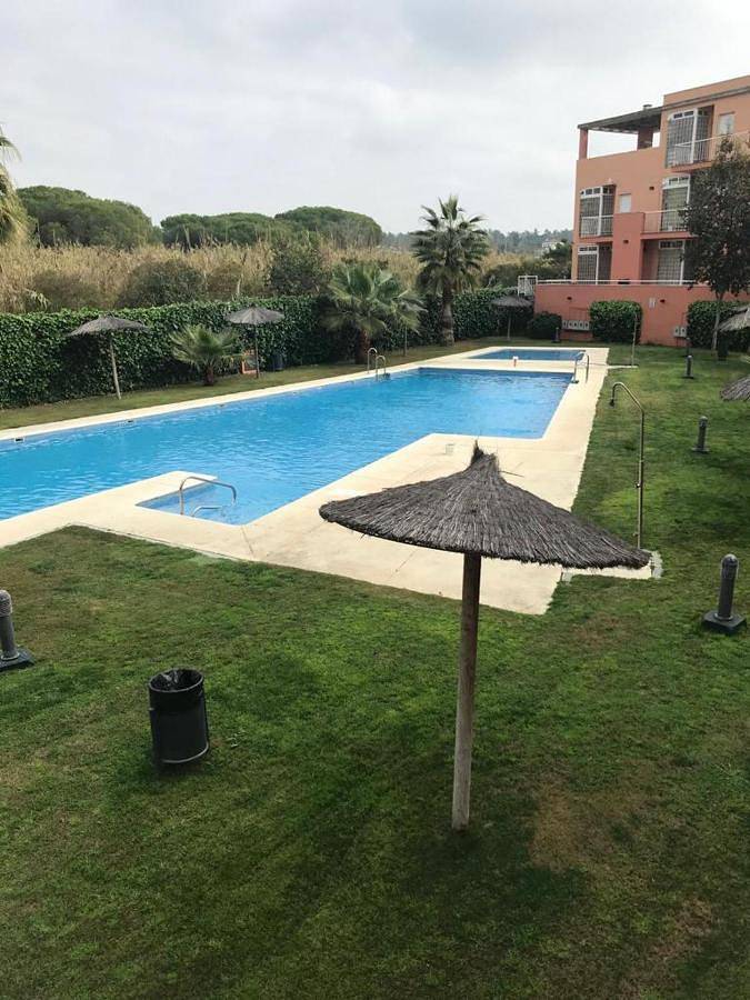 Apartamento de férias para 4 pessoas, com vista e piscina e ainda varanda em Islantilla