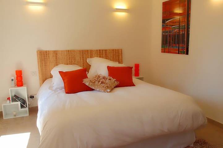 Location de vacances pour 10 personnes, avec jardin dans Office De Tourisme De Bormes Les Mimosas - Le Port - 2