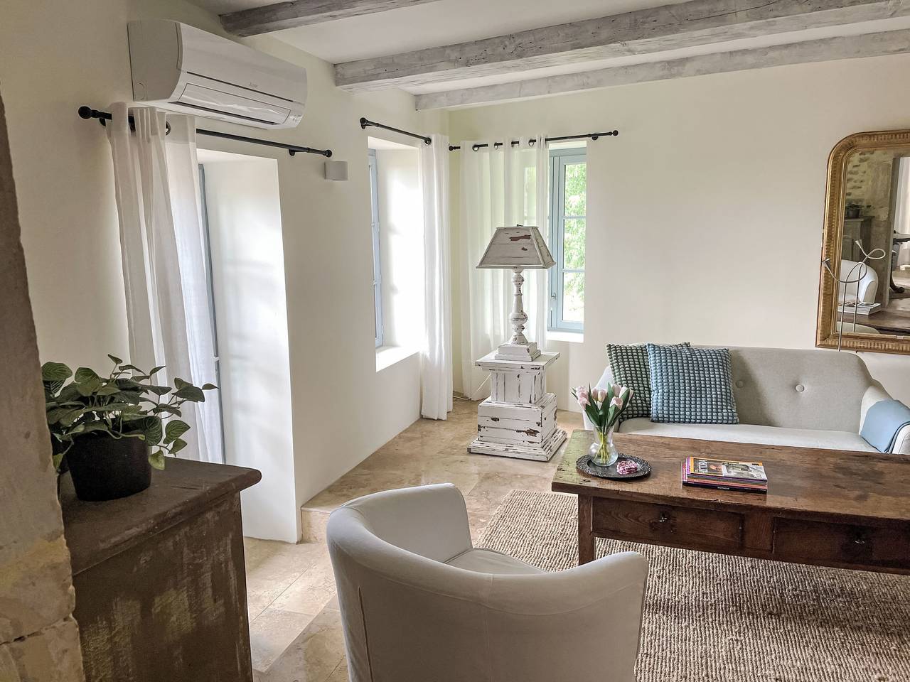 Gemütliche Ferienwohnung in Tresques, 2 km vom Stadtzentrum entfernt – Kühlschrank und Bettwäsche inklusive in Tresques, Nimes und Umgebung