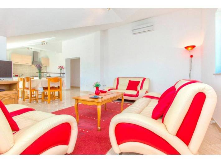 Villa für 8 Personen mit Garten in Dalmatinisches Zagora